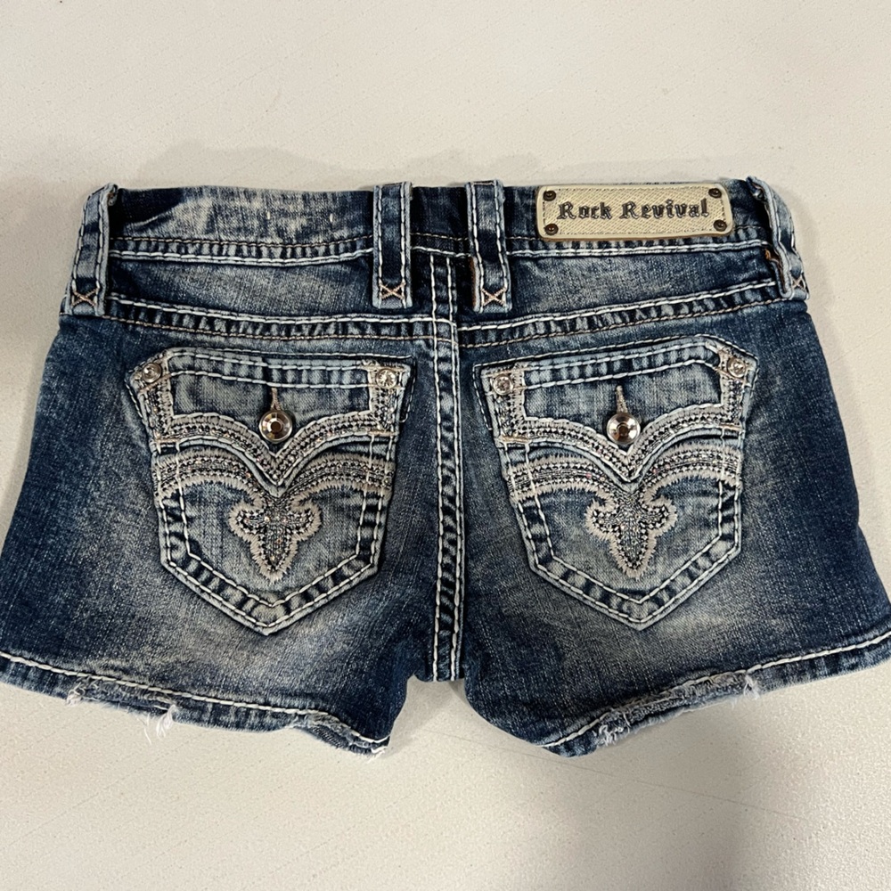 Rock revival shorts size 26